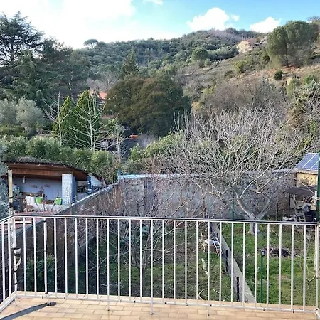 Chez Fernand-vues Sur Les Montagnes Apartmán